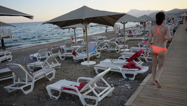 Пляж одного из отелей в Турции, архивное фото