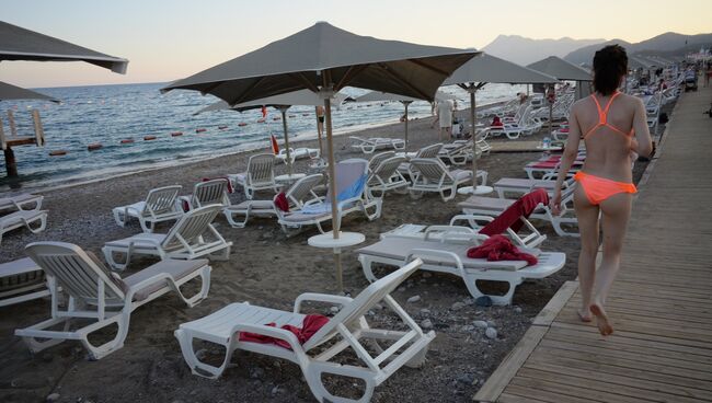 Пляж одного из отелей в Турции, архивное фото