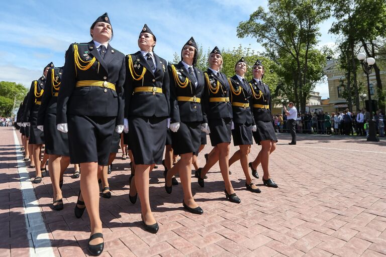 Сотрудники пограничного управления ФСБ России по Амурской области во время марша парадных расчетов на площади Победы в Благовещенске