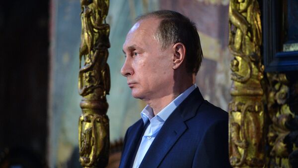 Президент России Владимир Путин во время посещения соборного храма Успения Пресвятой Богородицы на Святой горе Афон