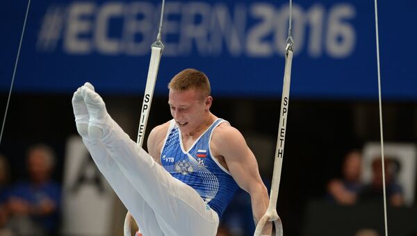 Денис Аблязин (Россия) выполняет упражнения на кольцах в командном первенстве среди мужчин на чемпионате Европы по спортивной гимнастике в Берне