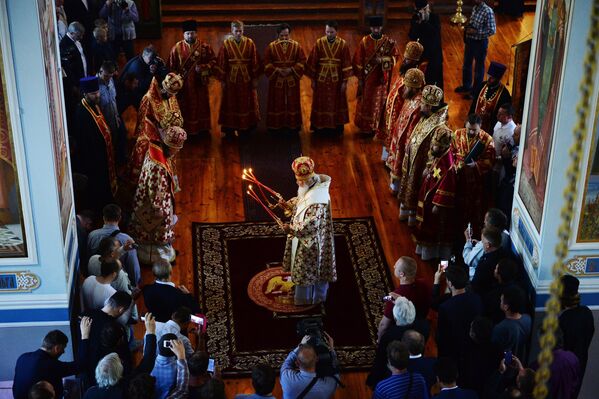 Патриарх Кирилл совершает освящение собора во имя святого великомученика Пантелеимона в Старом Русике