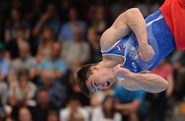 Никита Нагорный (Россия) выполняет вольные упражнения в командном первенстве среди мужчин на чемпионате Европы по спортивной гимнастике в Берне