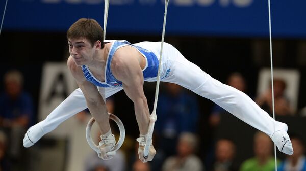 Никита Игнатьев (Россия) выполняет упражнения на кольцах в командном первенстве среди мужчин на чемпионате Европы по спортивной гимнастике в Берне