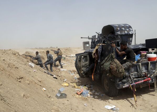 Иракская федеральная полиция ведет бой в окрестностях города Эль-Фаллуджа