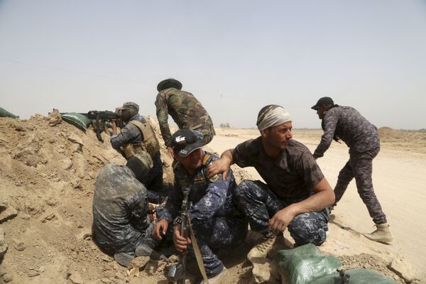 Иракская федеральная полиция ведет бой в окрестностях города Эль-Фаллуджа