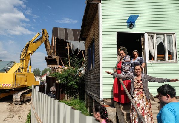 Снос незаконно установленных построек в поселке Плеханово в Тульской области
