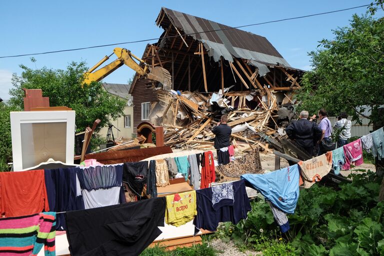 Снос незаконно установленных построек в поселке Плеханово в Тульской области