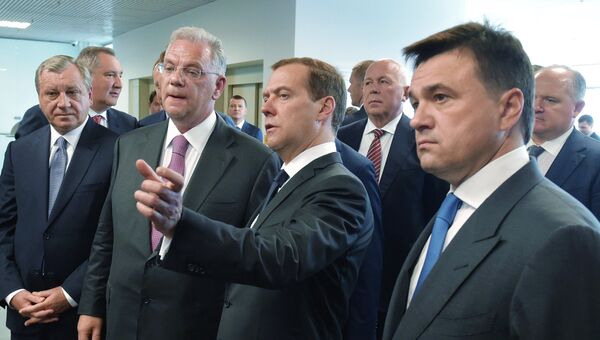 Председатель правительства РФ Дмитрий Медведев во время посещения нового международного аэропорта в Жуковском Московской области
