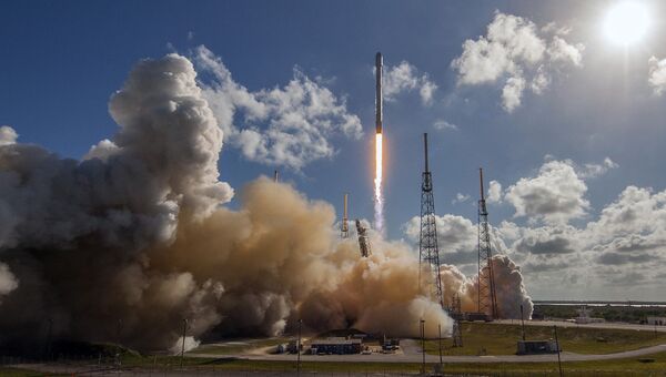 Запуск ракеты-носителя Falcon 9. Архивное фото