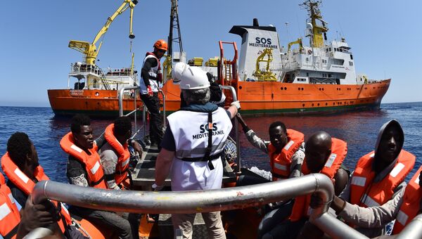 Спасательная операция в Средиземном море у берегов Италии