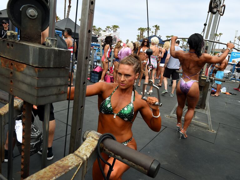 Конкурс бодибилдеров Memorial Day Muscle Beach. Лос-Анджелес, США