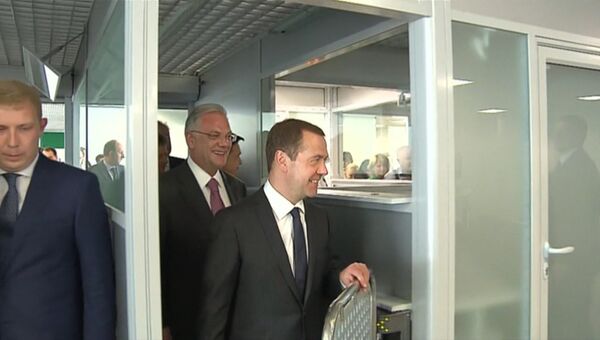 Медведев осмотрел новый аэропорт в Жуковском и поздравил всех с его открытием