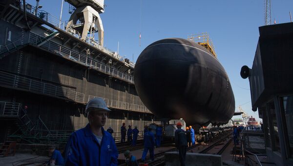 Торжественная церемония спуска дизель-электрической подводной лодки проекта 636 Варшавянка Колпино на Адмиралтейских верфях в Санкт-Петербурге