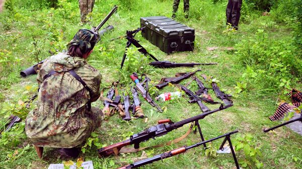 Оружие и боеприпасы, найденные правоохранителями ЛНР, в Луганске