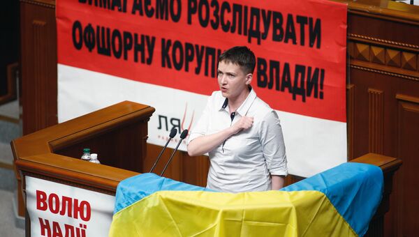 Украинская военнослужащая Надежда Савченко выступает на заседании Верховной Рады Украины в Киеве