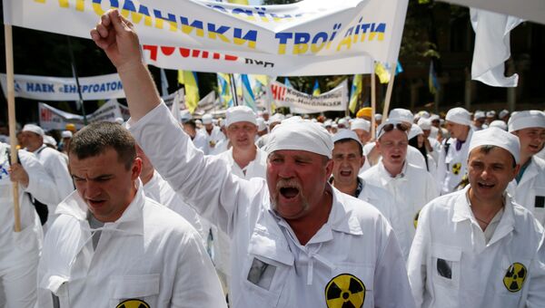 Участники митинга работников украинских атомных станций. 31 мая 2016 год