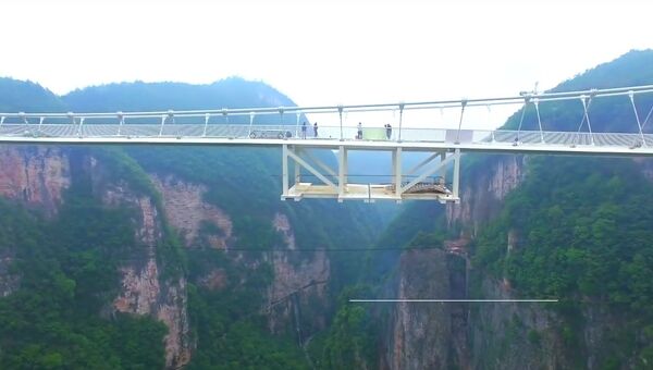 В Китае возвели самый длинный стеклянный мост
