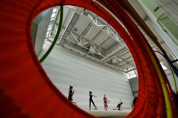 Тренировка по гимнастике в школе олимпийского резерва в Москве