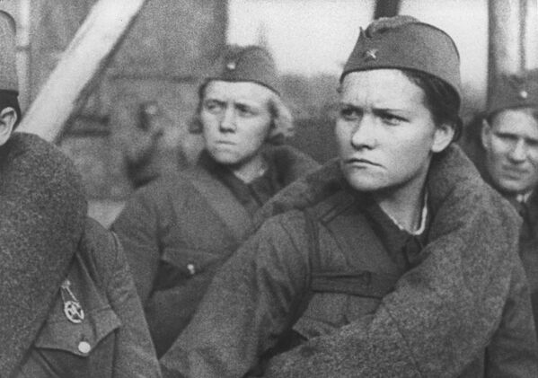 Кадр из фильма Москвичи в 1941 году