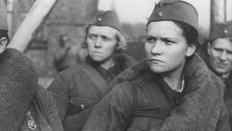 Кадр из фильма Москвичи в 1941 году Кадр из фильма Москвичи в 1941 году