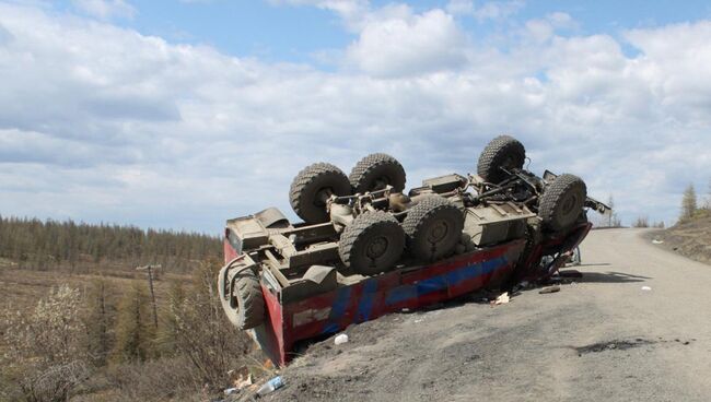 На месте ДТП с автомобилем Урал на федеральной автодороге Колыма в Магаданской области