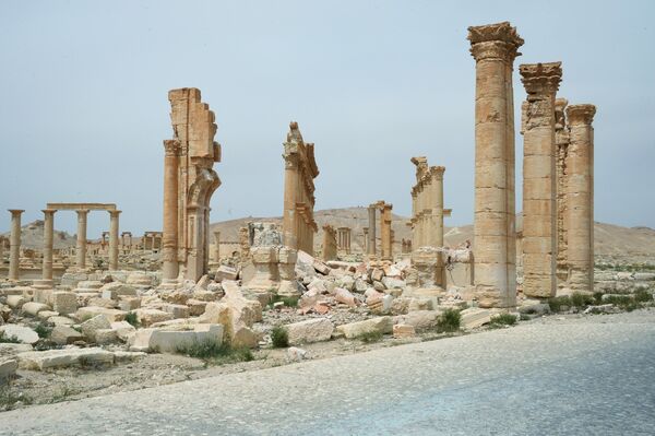 Разрушенная Триумфальная арка в исторической части Пальмиры Разрушенная Триумфальная арка в исторической части Пальмиры