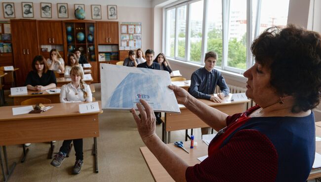 Сдача ЕГЭ по математике в школах России. Архивное фото