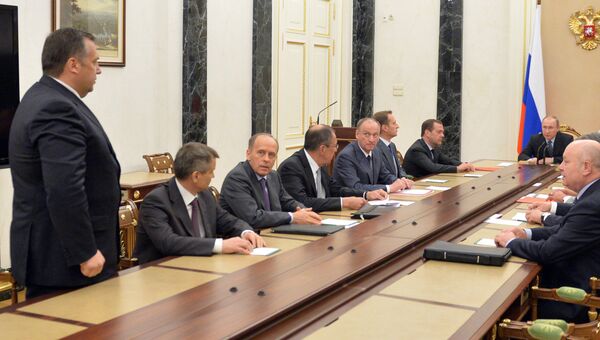 Президент России Владимир Путин и члены Совета Безопасности РФ. Архивное фото