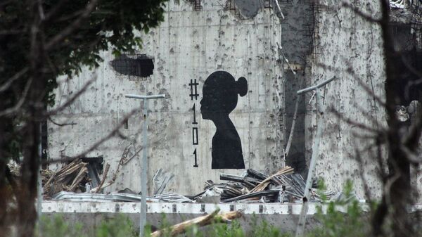 Граффити, символизирующее погибших детей за время конфликта на Донбассе, на стене разрушенного аэропорта Донецка