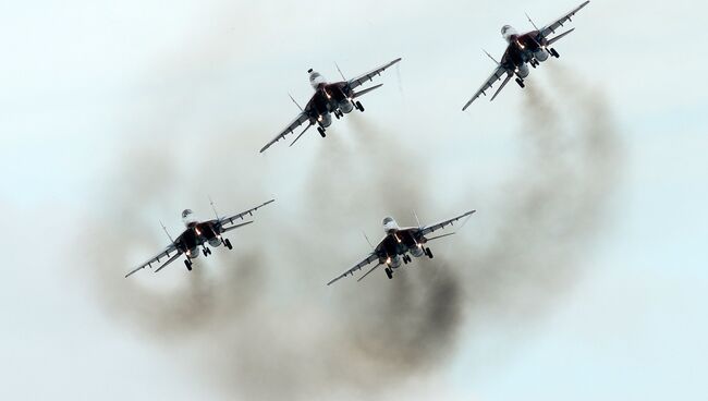Многоцелевые истребители МиГ-29 пилотажной группы Стрижи. Архивное фото