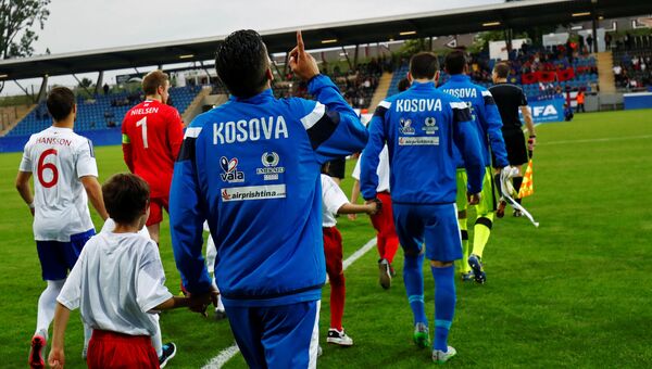Участники футбольного матча между сборными Косово и Фарерских островов, 3 июня 2016