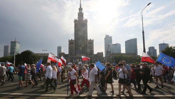 Демонстрация в честь 27-летия победы Солидарности на выборах в Польше. Варшава