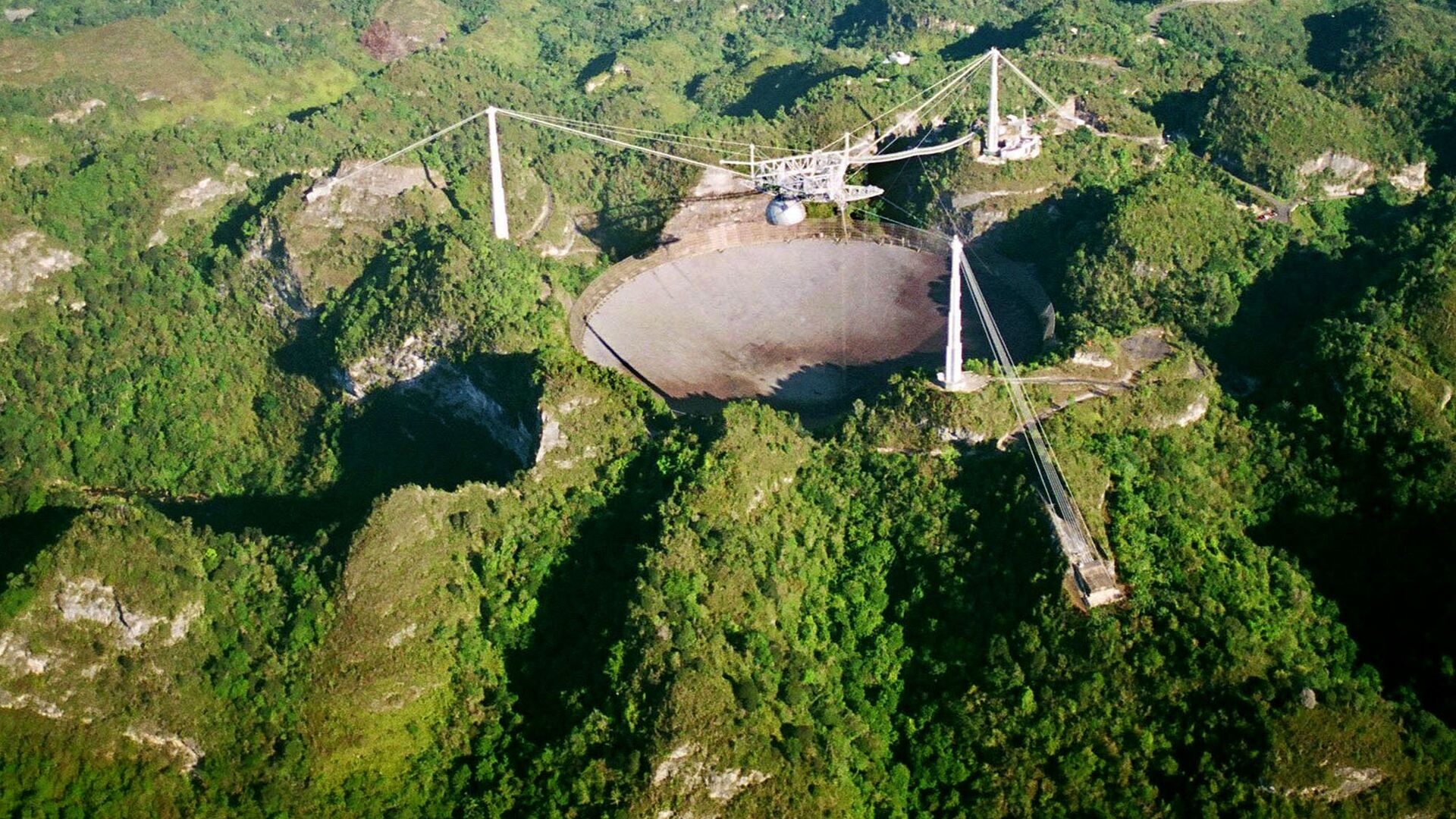 Крупнейший радиотелескоп мира Аресибо в Пуэрто-Рико  - РИА Новости, 1920, 01.12.2020