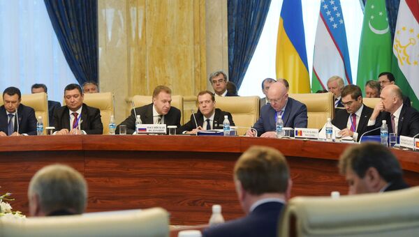 Председатель правительства РФ Дмитрий Медведев на заседании Совета глав правительств СНГ. Архивное фото