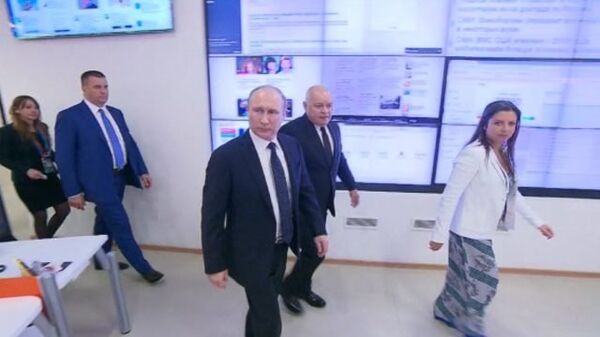 Путину в МИА Россия сегодня показали, как работает радиостанция Sputnik