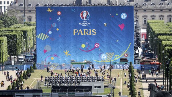 Подготовка к чемпионату Европы по футболу в Париже. Архивное фото