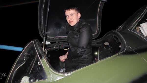 Народный депутат Украины Надежда Савченко в кабине вертолета в Славянске, Донецкая область, Украина. 5 июня 2016