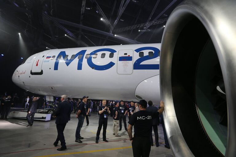 Выкатка нового пассажирского самолета МС-21 в Иркутске. Архивное фото Выкатка нового пассажирского самолета МС-21 в Иркутске. Архивное фото
