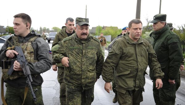 Глава ДНР Александр Захарченко в районе КПП Еленовка в Донецкой области. Архивное фото