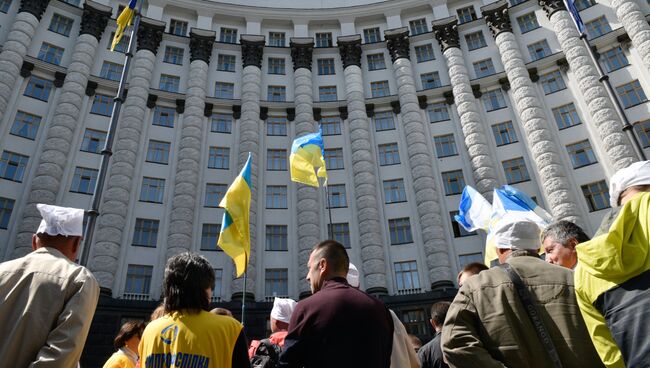 Работники Чернобыльской зоны отчуждения на акции протеста у здания Кабинета министров Украины в Киеве. Основным требованием является выплата надбавок за работу в зоне ионизирующего излучения