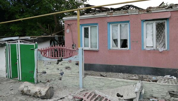 Жилой дом в Донецке, пострадавший в результате обстрела украинскими силовиками. Архивное фото