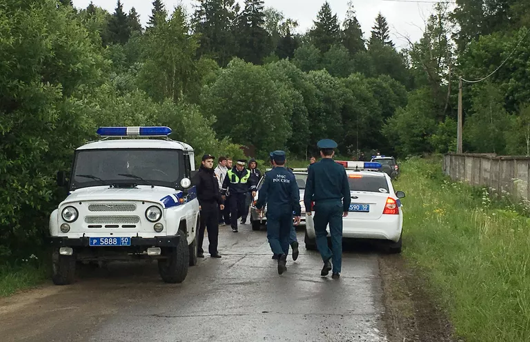 Оцепление в районе падения самолета Су-27 в Подмосковье Оцепление в районе падения самолета Су-27 в Подмосковье