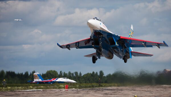 Самолет Су-27 пилотажной группы Русские Витязи