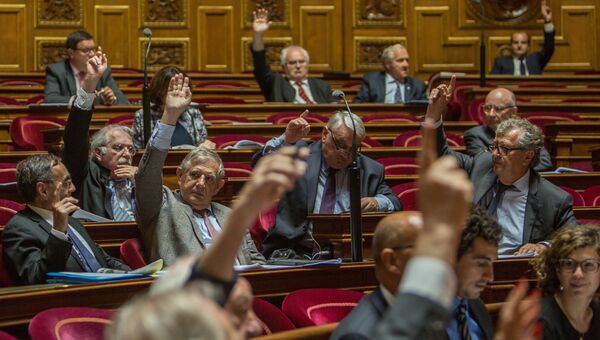 Сенат Франции проголосовал за смягчение санкций против России. 9 июня 2016 года