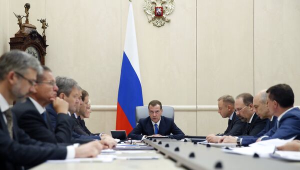 Премьер-министр РФ Д. Медведев провел совещание о мерах по оказанию социальной поддержки отдельным категориям граждан. 9 июня 2016