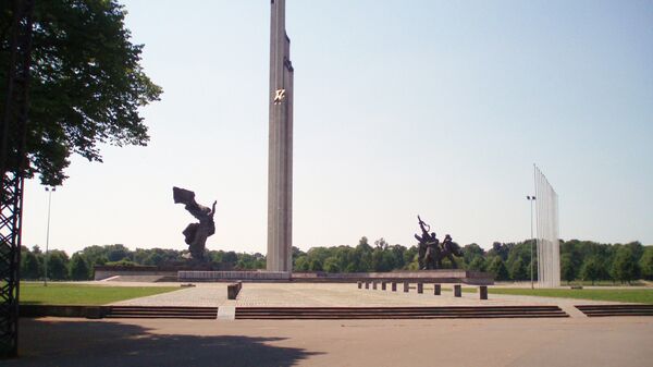 Памятник Освободителям на площади Узварас в Риге, Латвия
