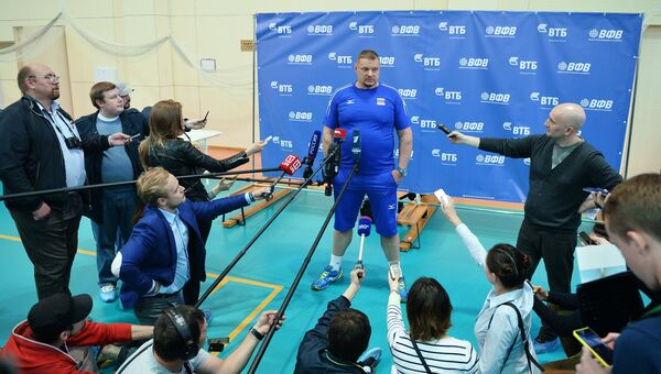 Главный тренер мужской сборной команды России по волейболу Владимир Алекно на пресс-конференции