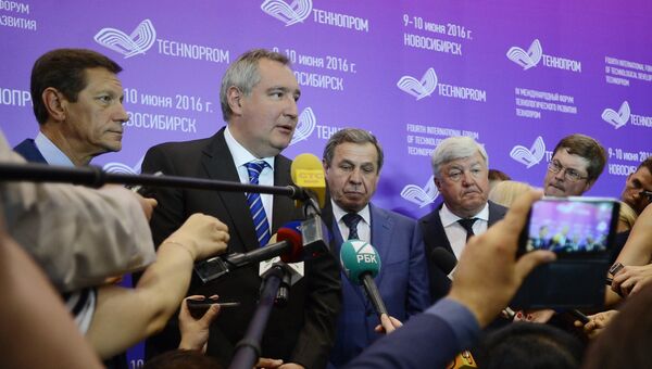 Вице-премьер РФ Д. Рогозин посетил международный форум Технопром-2016 в Новосибирске