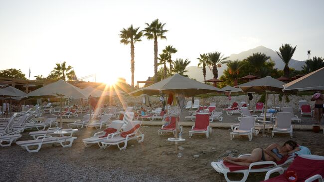 Пляж одного из отелей в Анталье